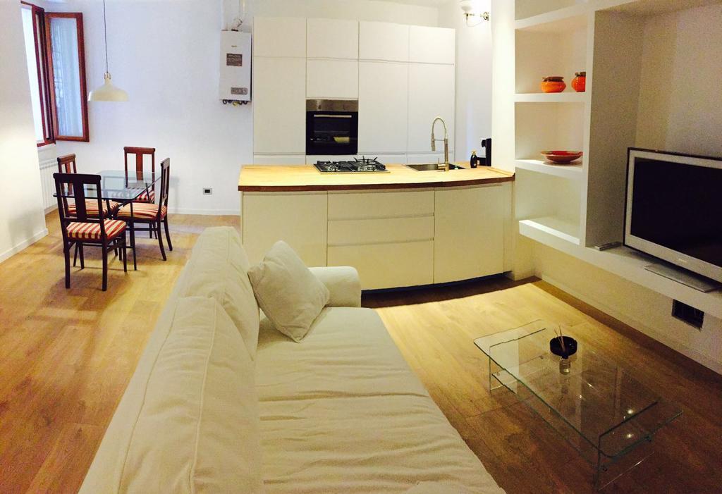 Apartment Canonica Mailand